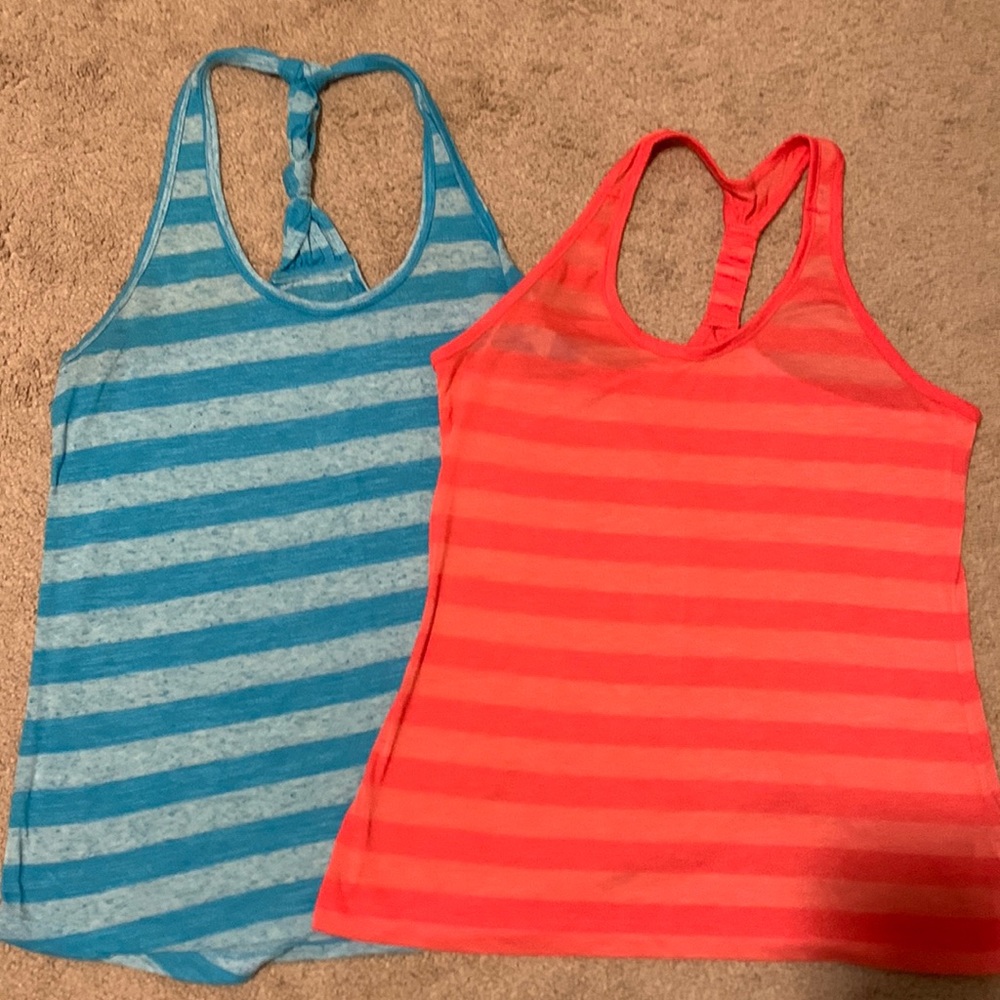 Set of two workout tops